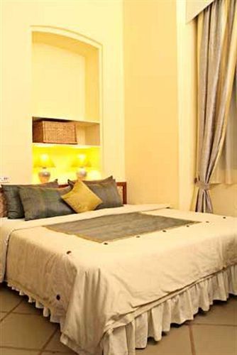 Hotel Du Parc بونديتْشيري المظهر الخارجي الصورة